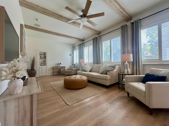 1902 Everglade Avenue, Clovis, CA 93619