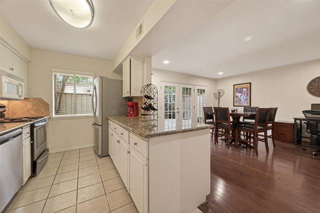 5826 Doliver Drive 55, Houston, TX 77057