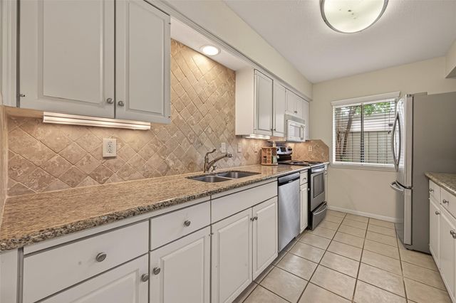 5826 Doliver Drive 55, Houston, TX 77057