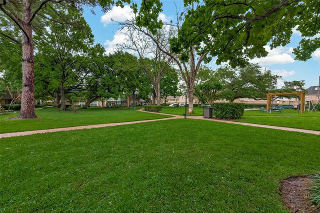 5826 Doliver Drive 55, Houston, TX 77057