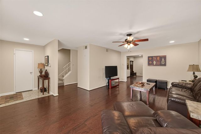 5826 Doliver Drive 55, Houston, TX 77057