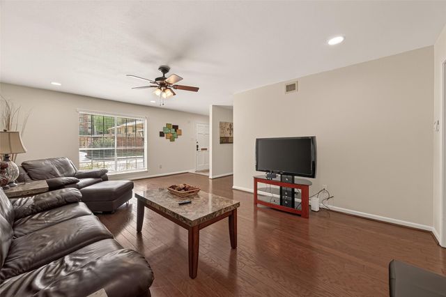 5826 Doliver Drive 55, Houston, TX 77057