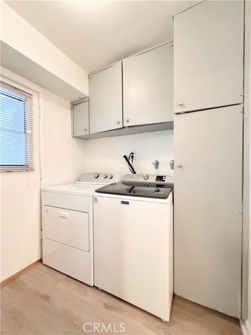 22131 Oxnard Street, Woodland Hills (los Angeles), CA 91367