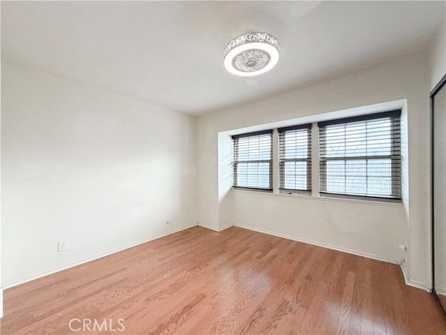 22131 Oxnard Street, Woodland Hills (los Angeles), CA 91367