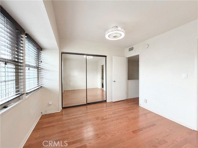 22131 Oxnard Street, Woodland Hills (los Angeles), CA 91367