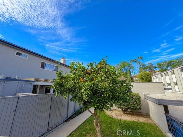 22131 Oxnard Street, Woodland Hills (los Angeles), CA 91367
