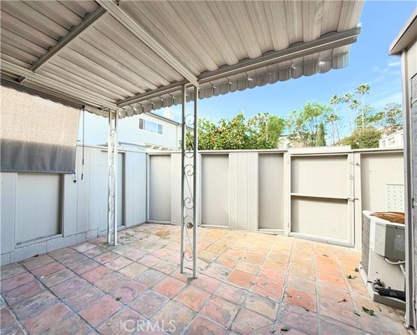 22131 Oxnard Street, Woodland Hills (los Angeles), CA 91367