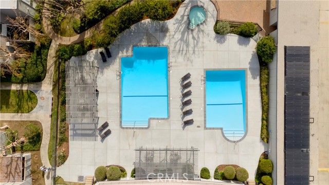 22131 Oxnard Street, Woodland Hills (los Angeles), CA 91367