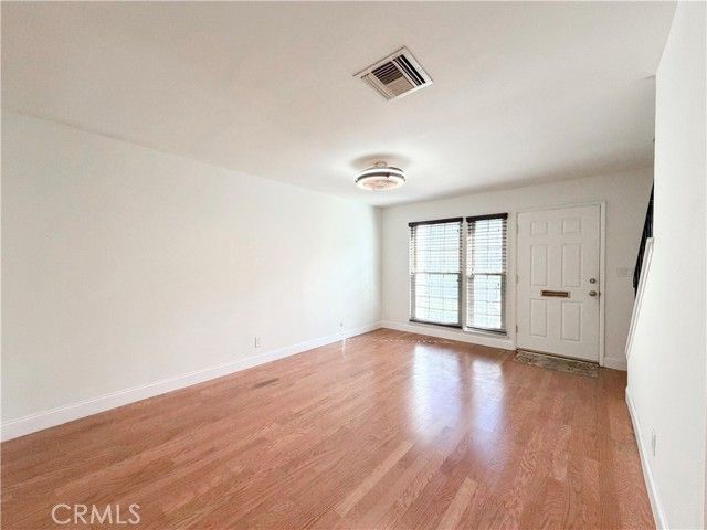 22131 Oxnard Street, Woodland Hills (los Angeles), CA 91367