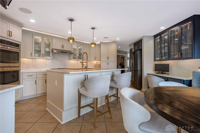 130 Heatherwoode Circle, Springboro, OH 45066