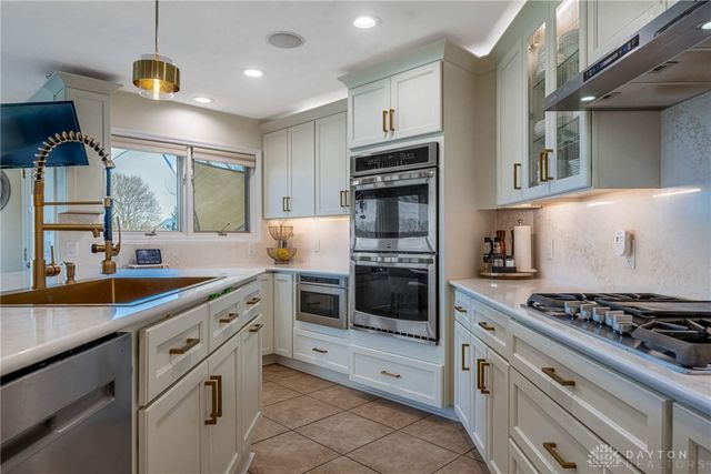 130 Heatherwoode Circle, Springboro, OH 45066