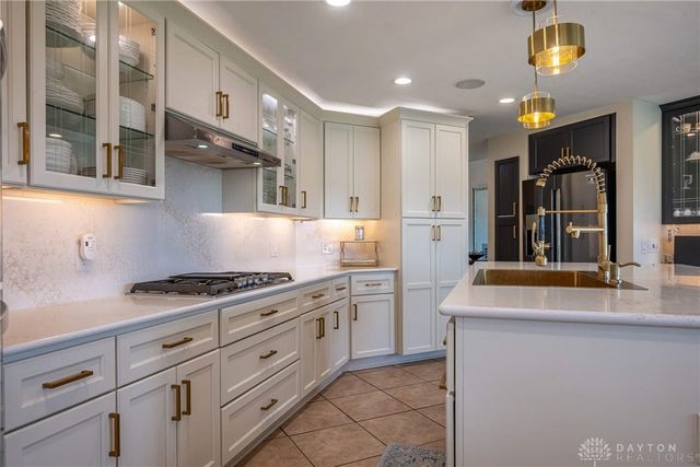 130 Heatherwoode Circle, Springboro, OH 45066