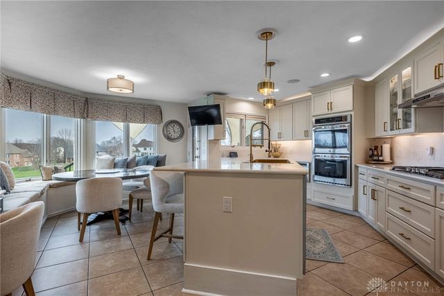 130 Heatherwoode Circle, Springboro, OH 45066