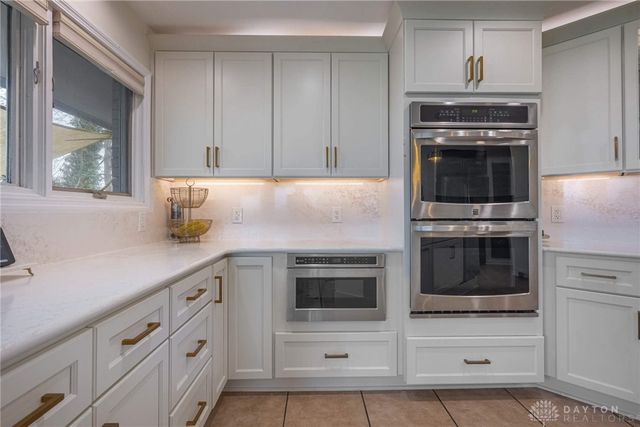 130 Heatherwoode Circle, Springboro, OH 45066