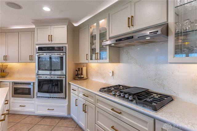 130 Heatherwoode Circle, Springboro, OH 45066