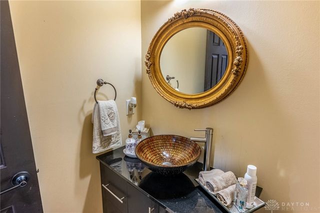 130 Heatherwoode Circle, Springboro, OH 45066