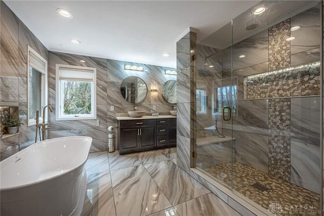 130 Heatherwoode Circle, Springboro, OH 45066