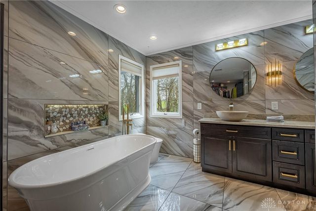 130 Heatherwoode Circle, Springboro, OH 45066