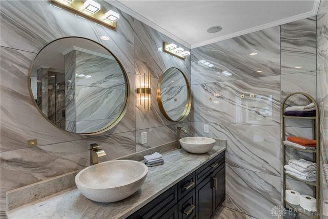 130 Heatherwoode Circle, Springboro, OH 45066