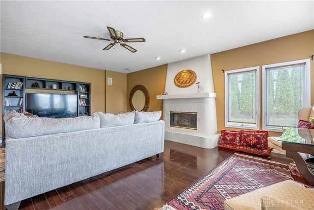 130 Heatherwoode Circle, Springboro, OH 45066