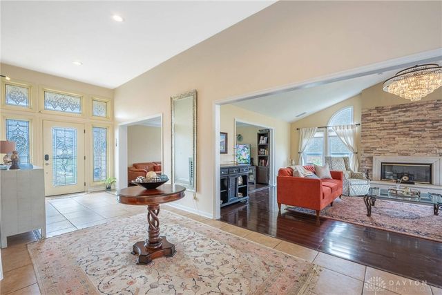 130 Heatherwoode Circle, Springboro, OH 45066