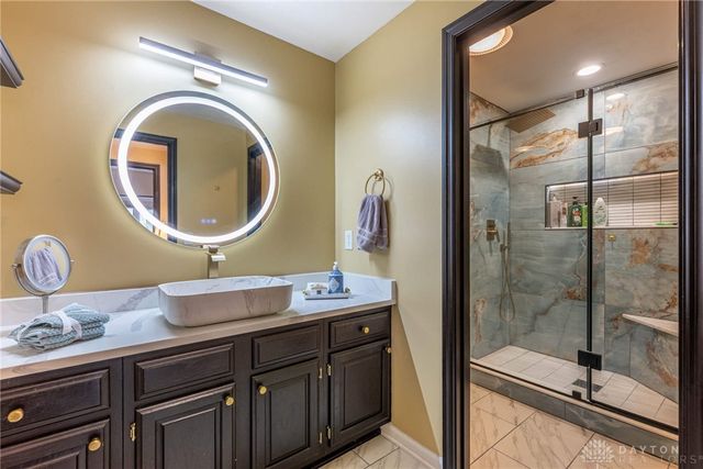 130 Heatherwoode Circle, Springboro, OH 45066