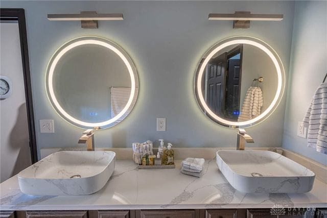 130 Heatherwoode Circle, Springboro, OH 45066