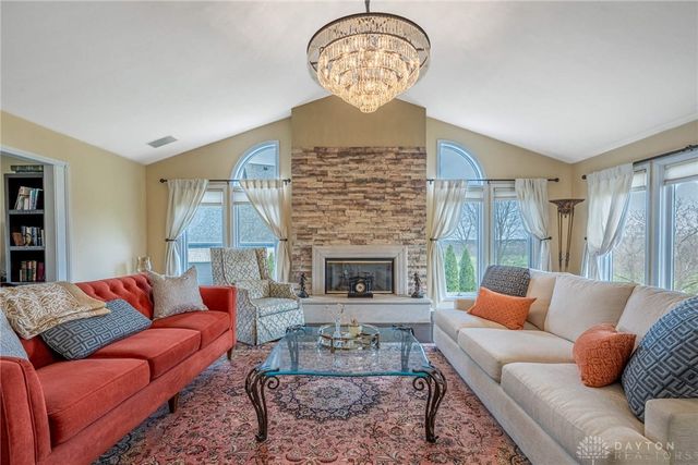 130 Heatherwoode Circle, Springboro, OH 45066