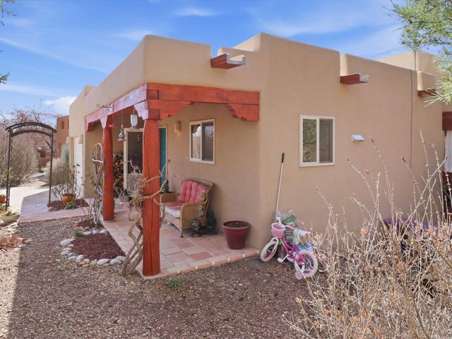 3108 Pueblo Sapawe, Santa Fe, NM 87507