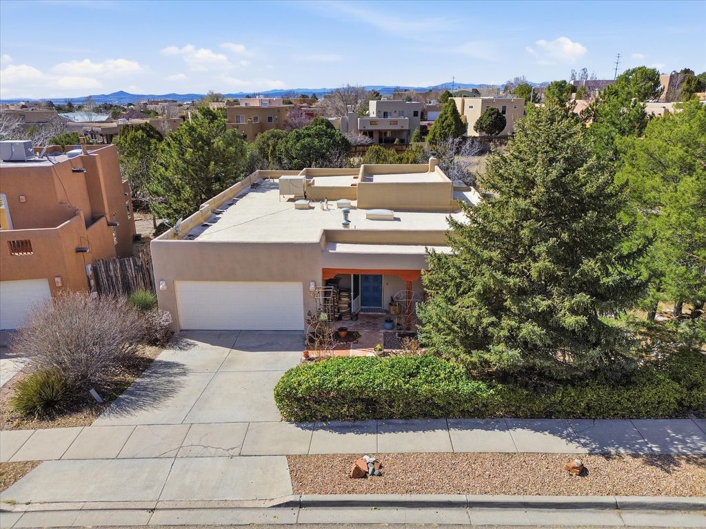3108 Pueblo Sapawe, Santa Fe, NM 87507