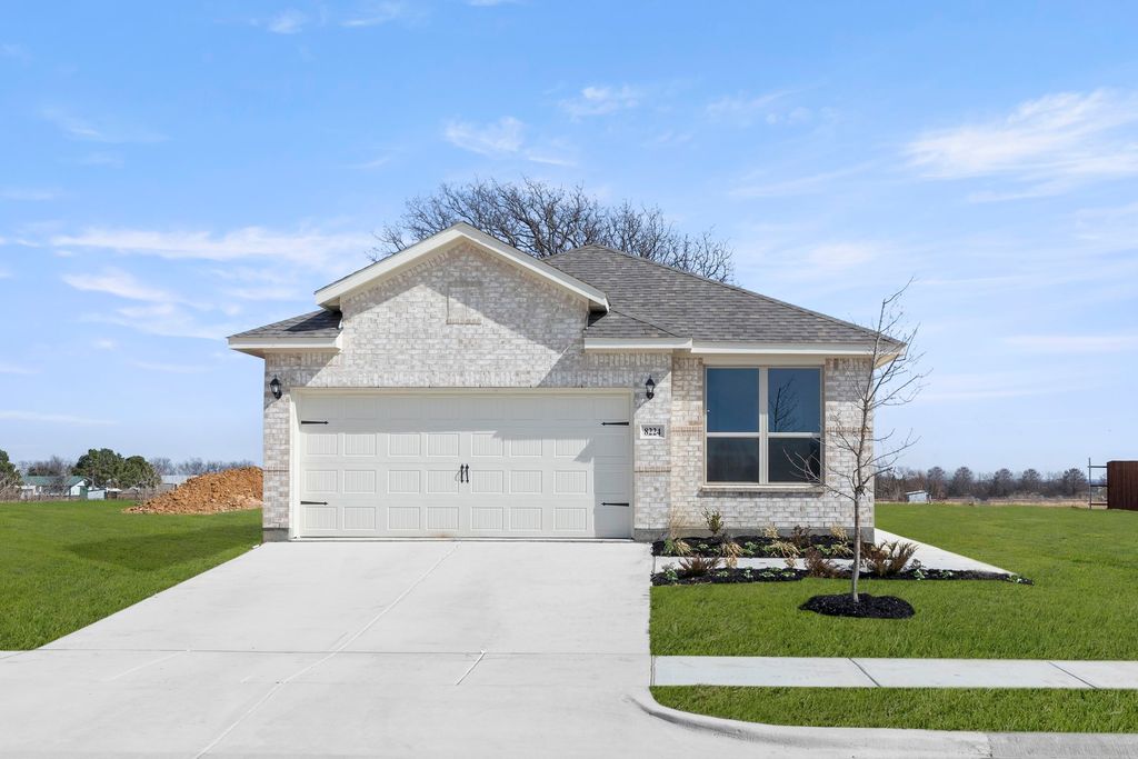 8224 Kingfisher Road, Aubrey, TX 76227