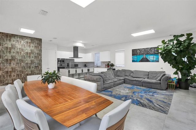 10055 NW 77th Street, Doral, FL 33178