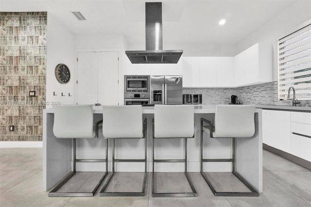 10055 NW 77th Street, Doral, FL 33178