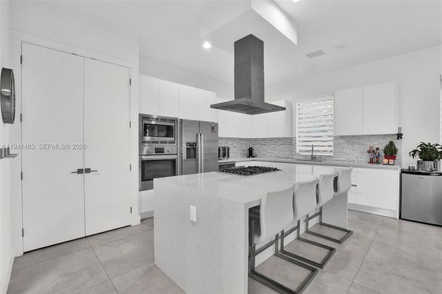 10055 NW 77th Street, Doral, FL 33178