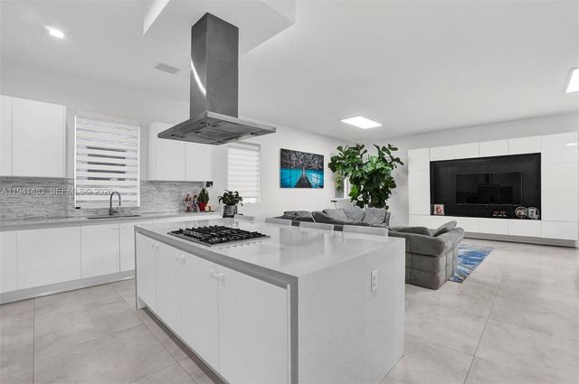 10055 NW 77th Street, Doral, FL 33178