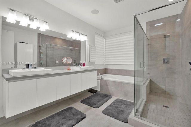 10055 NW 77th Street, Doral, FL 33178