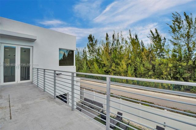 10055 NW 77th Street, Doral, FL 33178