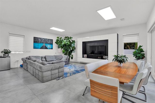 10055 NW 77th Street, Doral, FL 33178