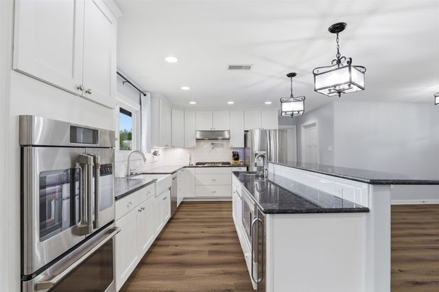 207 Cardinal LN, Cedar Park, TX 78613