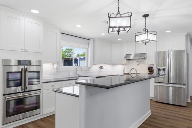 207 Cardinal LN, Cedar Park, TX 78613