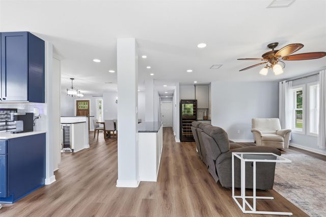 207 Cardinal LN, Cedar Park, TX 78613