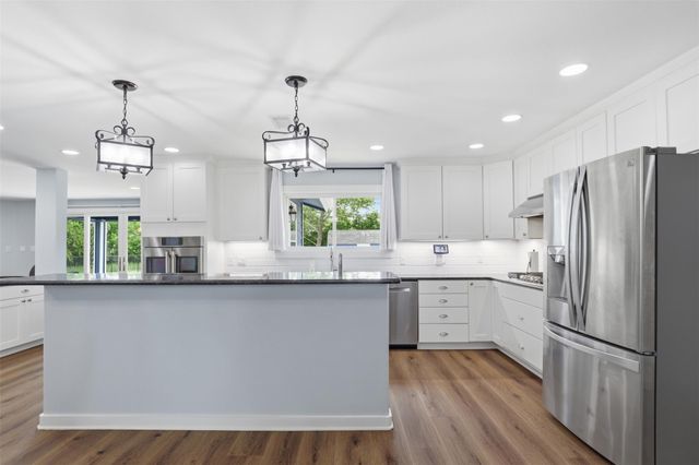 207 Cardinal LN, Cedar Park, TX 78613