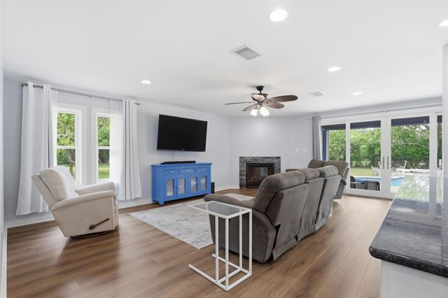 207 Cardinal LN, Cedar Park, TX 78613