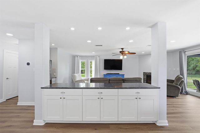 207 Cardinal LN, Cedar Park, TX 78613