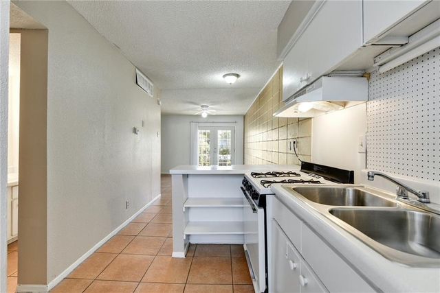 311 E 31st ST 305, Austin, TX 78705