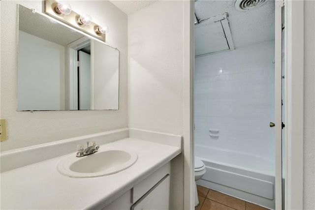 311 E 31st ST 305, Austin, TX 78705
