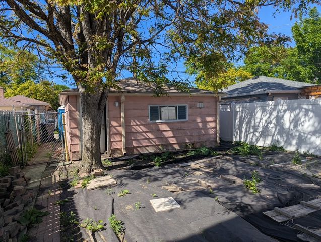 5018 W Winnemac Avenue, Chicago, IL 60630