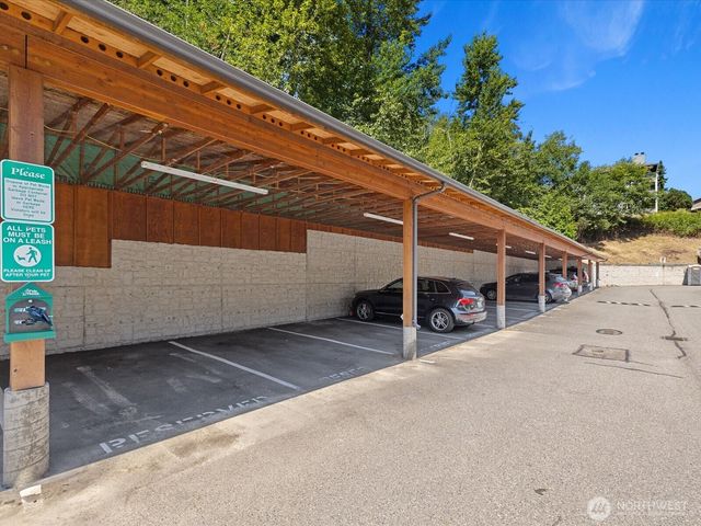 690 32nd Street #B205, Bellingham, WA 98225