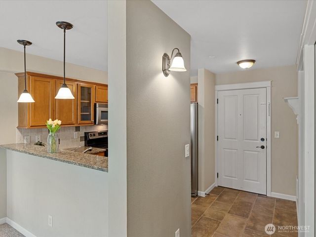 690 32nd Street #B205, Bellingham, WA 98225