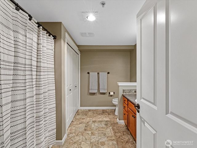 690 32nd Street #B205, Bellingham, WA 98225